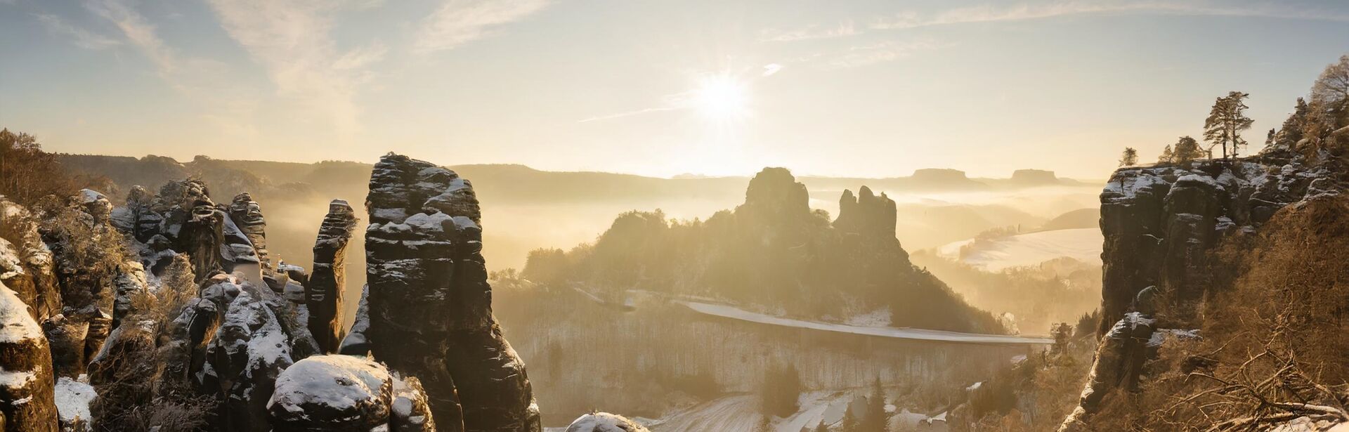 Bastei-Panorama im Winter bei Sonnenaufgang