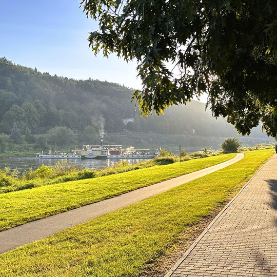 Parkhotel Bad Schandau Elberadweg Schaufelraddampfer