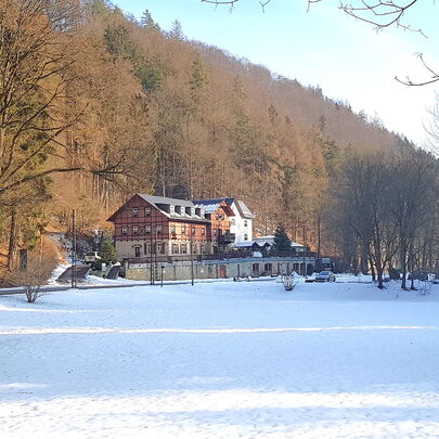 Forsthaus im Kirnitzschtal - in der Wintersonne mit Schnee